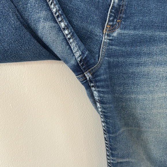 Vintage ‘00s Women’s Levi’s 550 - High Rise Relaxed Taper - Picture 4 of 8